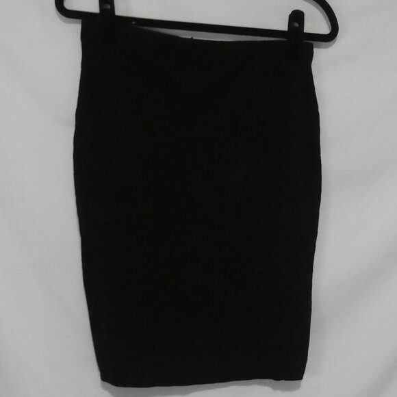H&M - Basic | medium | Lightweight Black Slip-On Skirt | NWOT - Picture 2 of 14